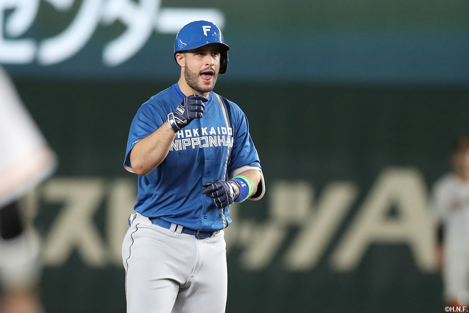 4回表、同点適時二塁打を放ったマルティネス選手