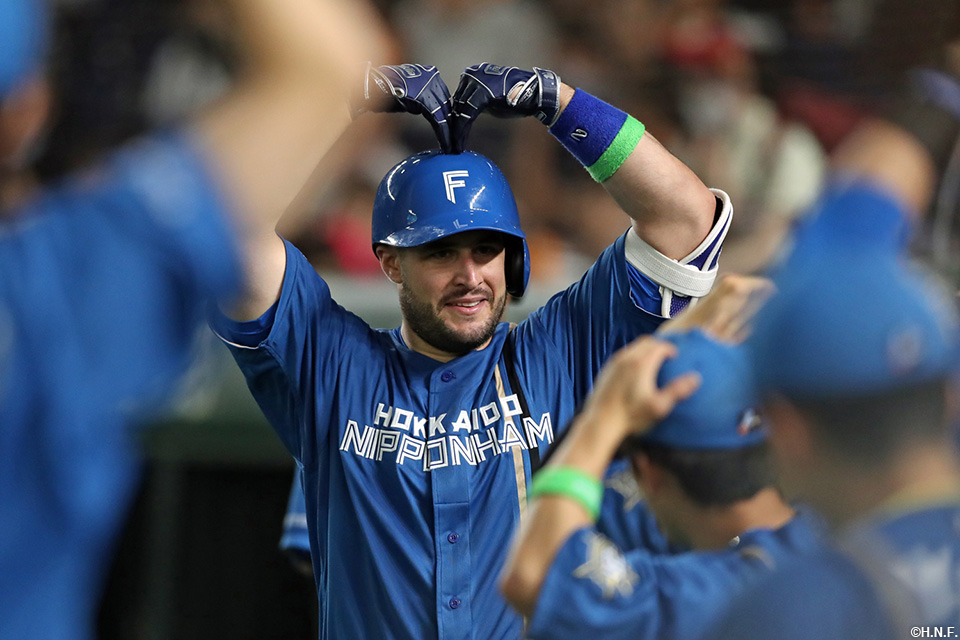 5回表、2ランを放つマルティネス選手02