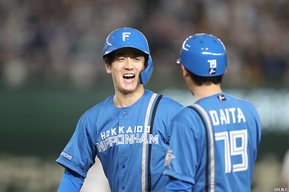 2回表、レフトへ同点適時打を放つ北山投手02