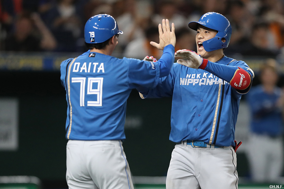 3回表、3ランを放った野村選手