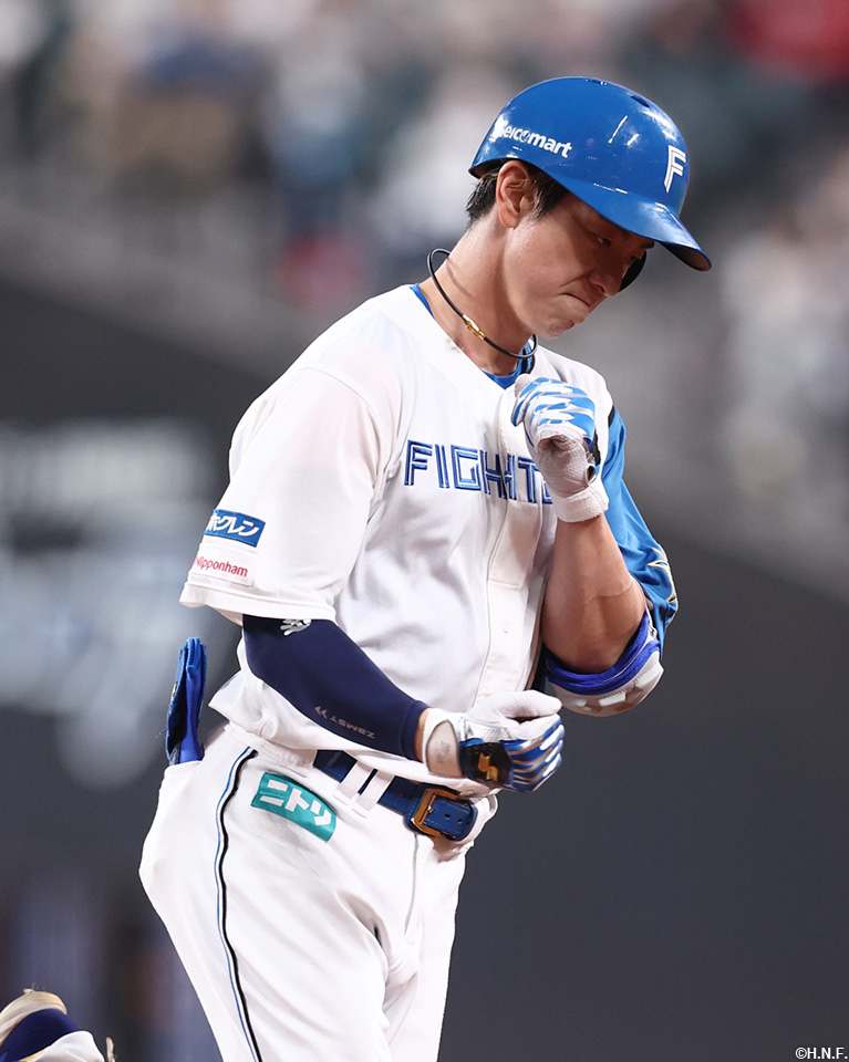 3回裏、先制2ランを放つ松本剛選手02