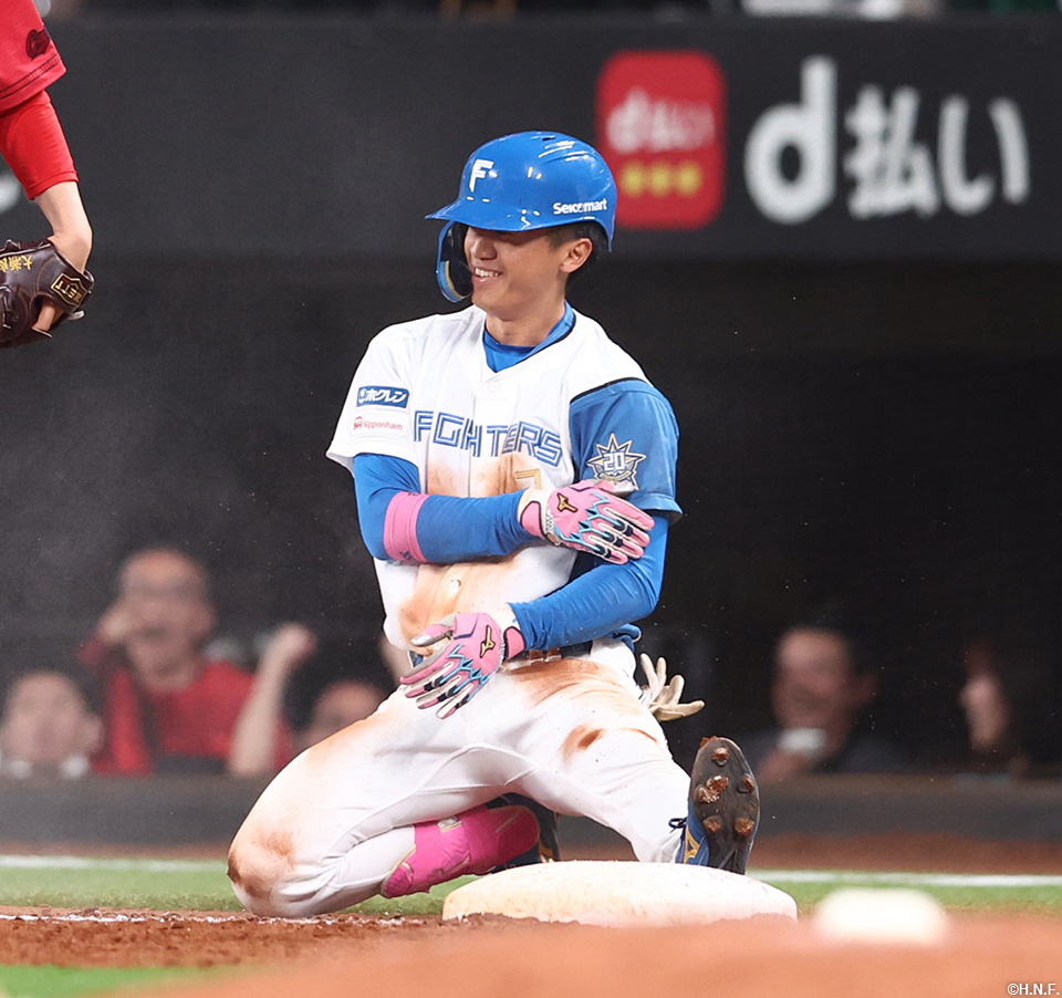 5回裏、内野安打を放った加藤豪選手