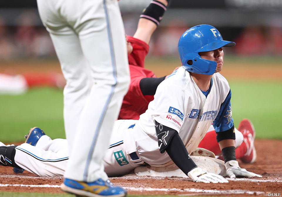 9回裏、惜しくもアウトとなった上川畑選手