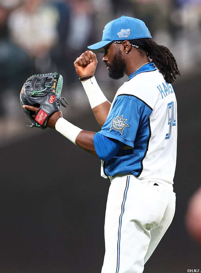 3回表、好守をみせたハンソン選手