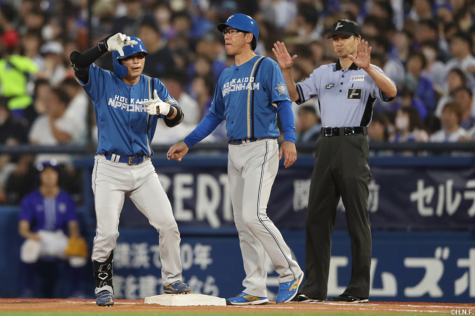 4回表、レフトへヒットを放った上川畑選手