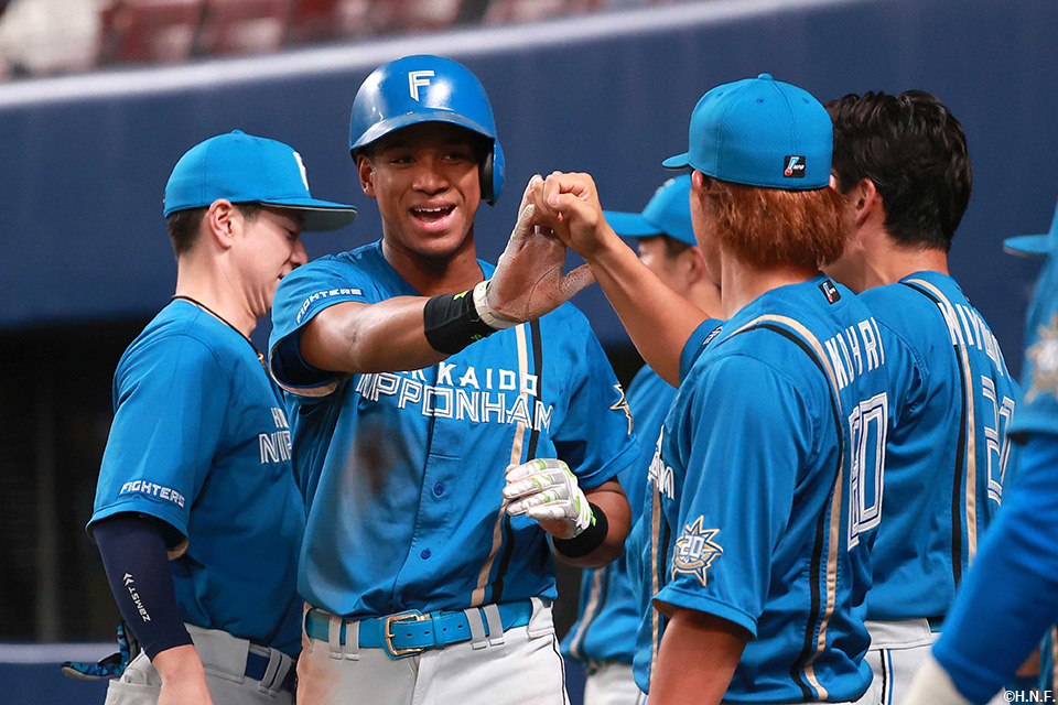 4回表、生還した万波選手