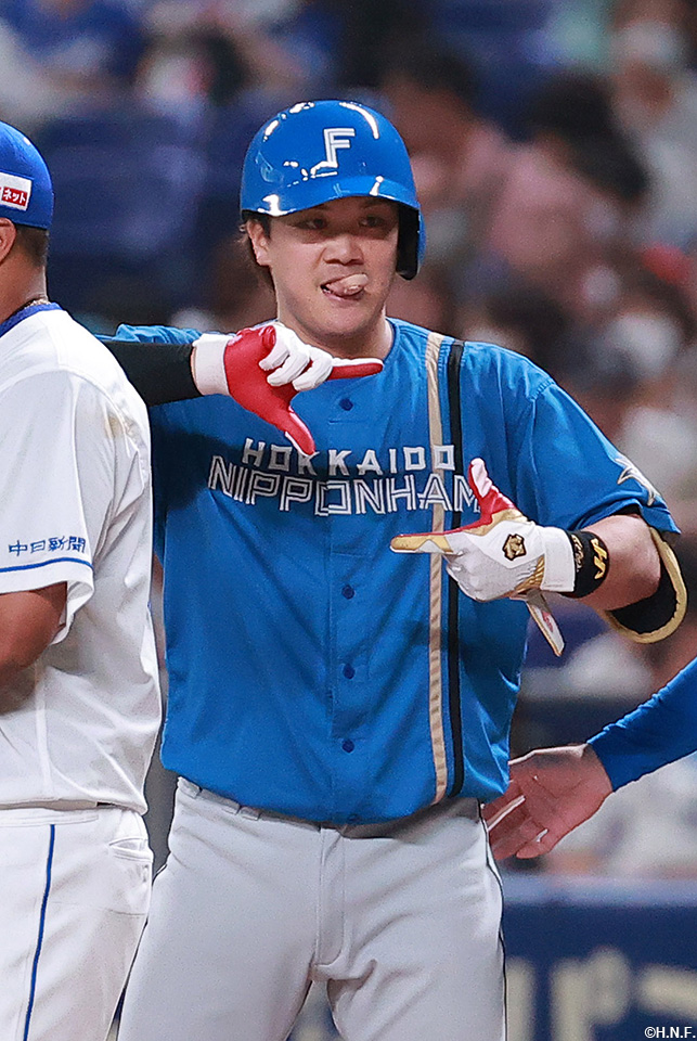 5回表、センターへヒットを放った伏見選手