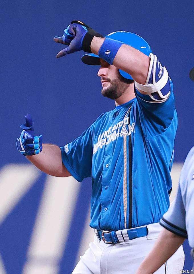 1回表、適時打を放ったマルティネス選手