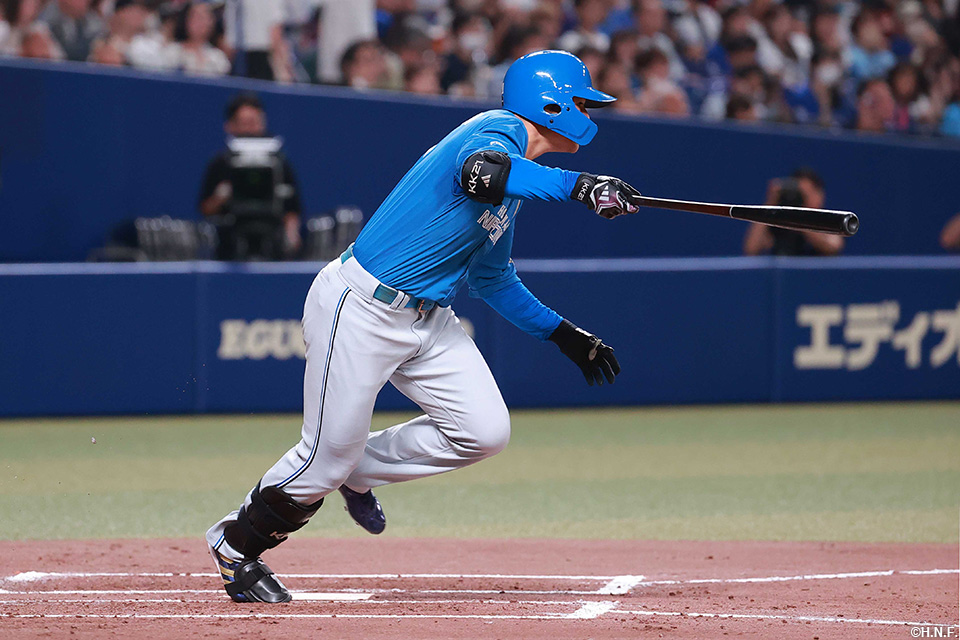 2回表、ライトへヒットを放つ清宮選手