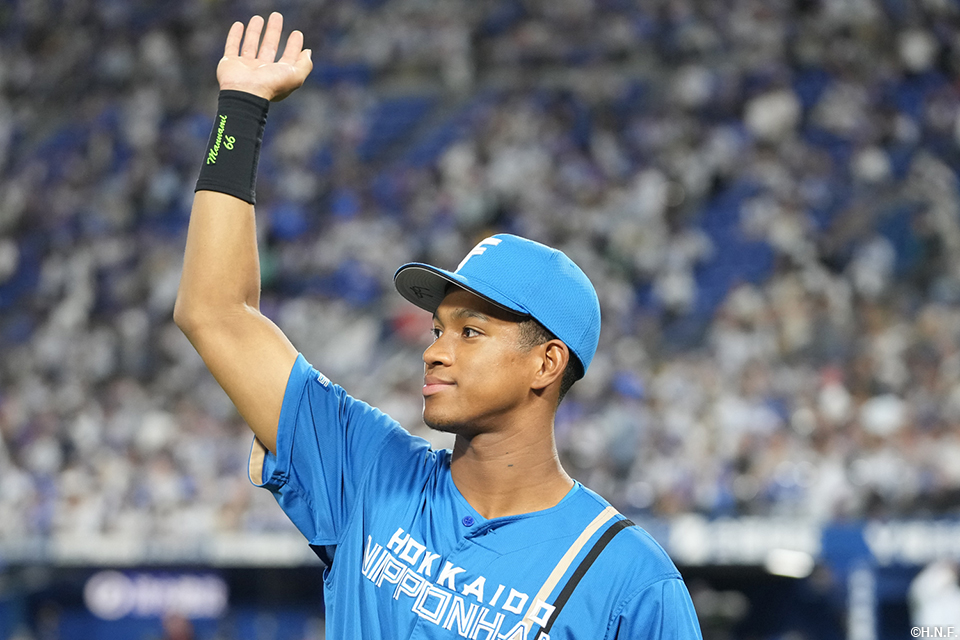 ヒーローの万波選手