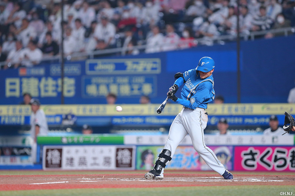 7回表、センターへ適時打を放つ清宮選手01