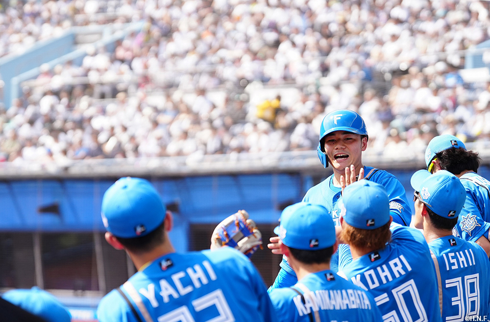 3回表、生還する清宮選手