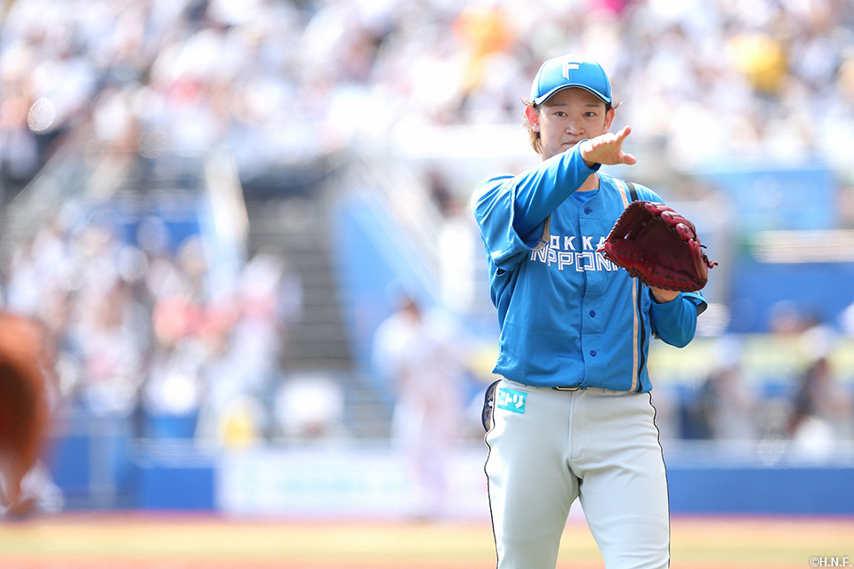 4回裏を抑えた鈴木投手