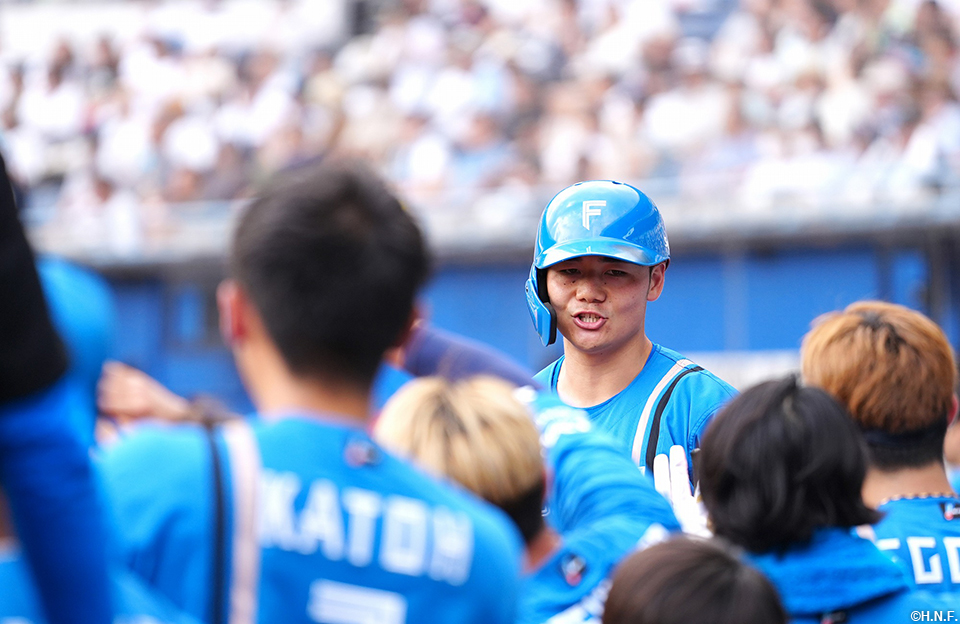 9回表、2点本塁打を放つ清宮選手02