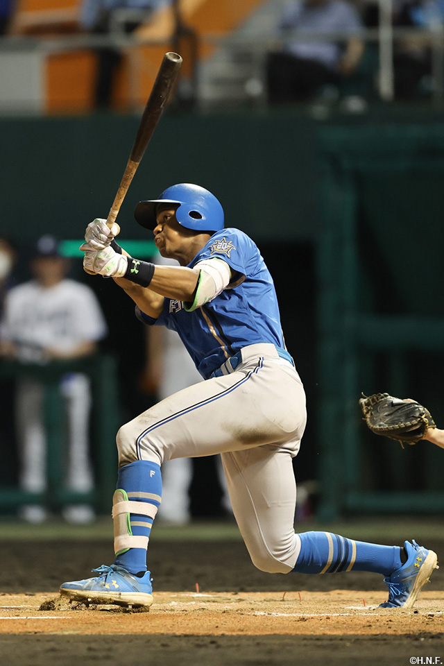 7回表、逆転の2ランホームランを放つ万波選手01