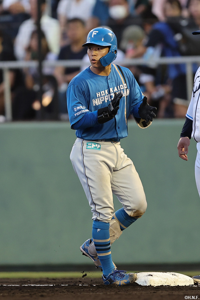 3回表、ライトへヒットを放った梅林選手