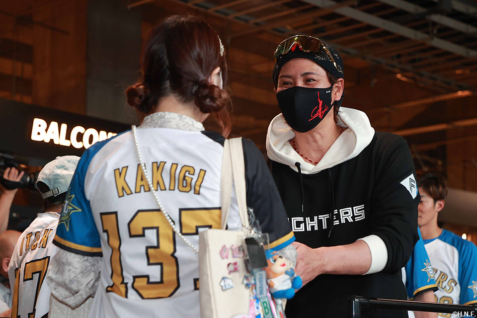 ウェルカムハイタッチ01