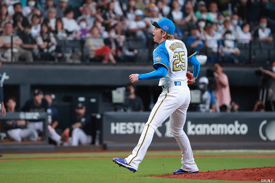 9回、二番手の宮西投手