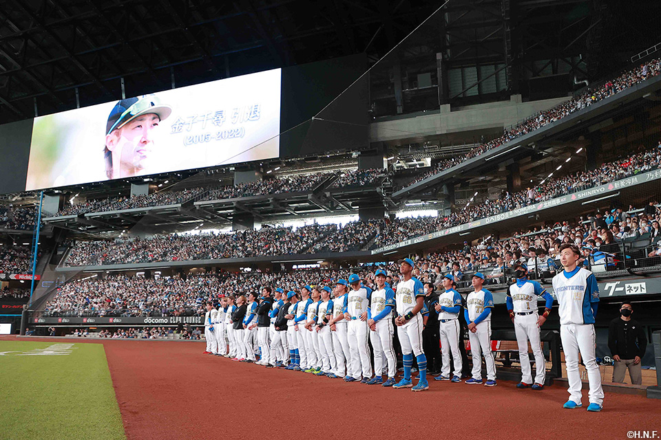 金子千尋投手引退セレモニー01