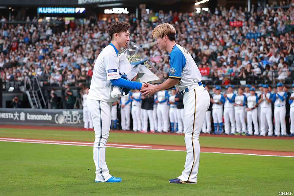 金子千尋投手引退セレモニー07