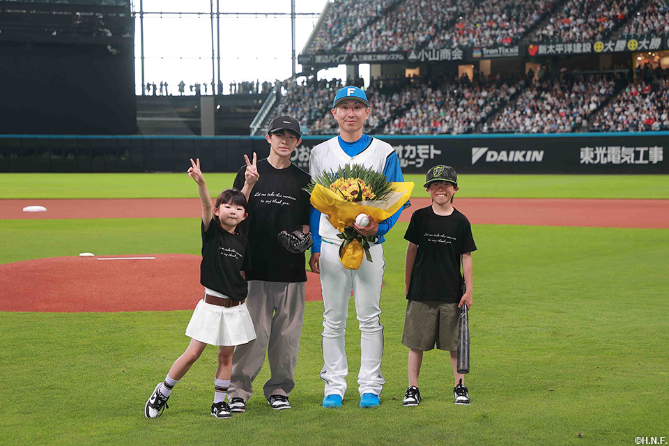 金子千尋投手引退セレモニー23