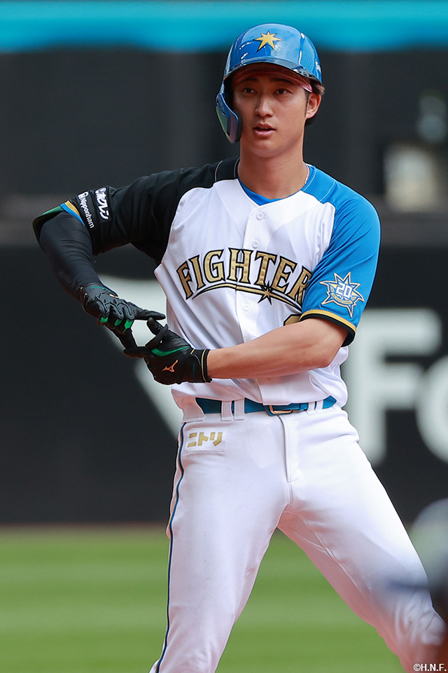 3回裏、逆転となる2点適時二塁打を放つ淺間選手03