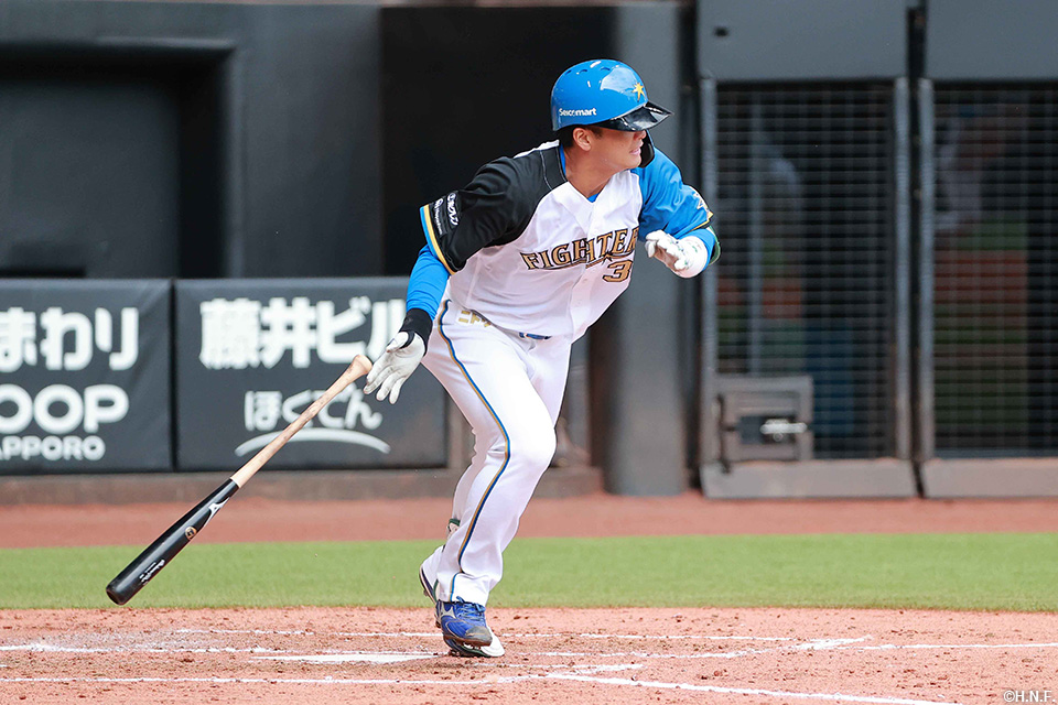 3回裏、移籍後初打点となる2点適時打を放つ郡司選手01