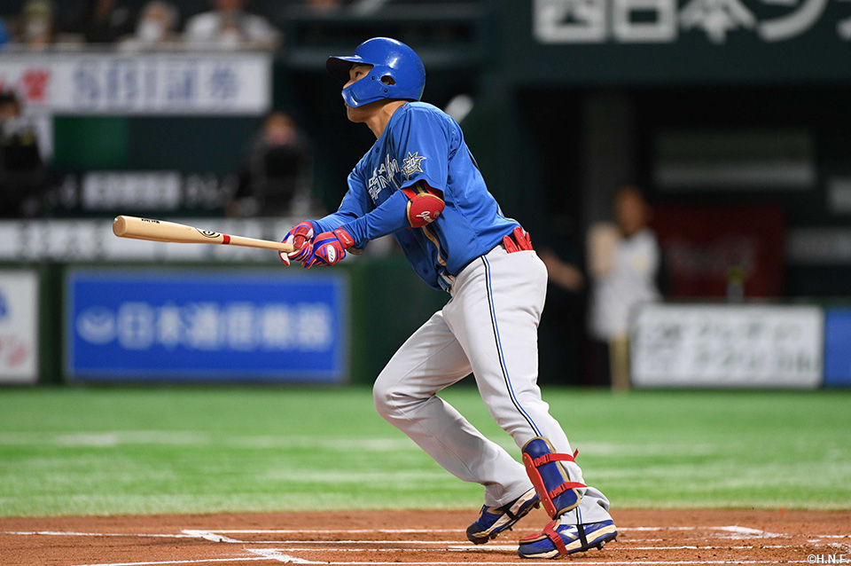 1回表、先制3ランを放つ野村選手01