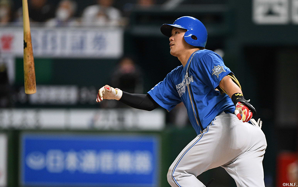 6回表、レフトスタンドへ一発を放つ伏見選手