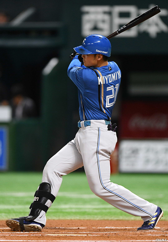 6回表、二塁打を放つ清宮選手