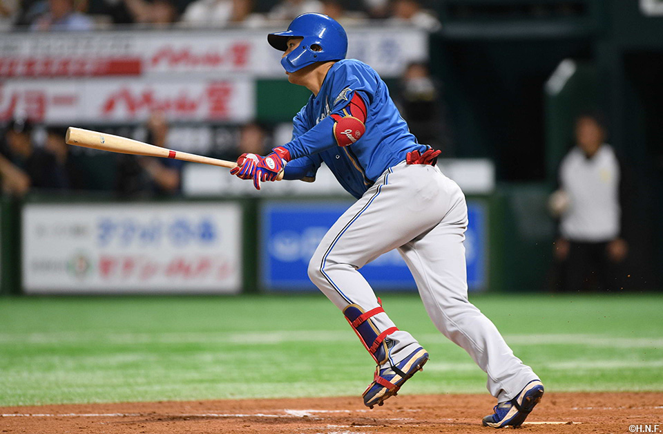 4回表、犠飛を放つ野村選手01