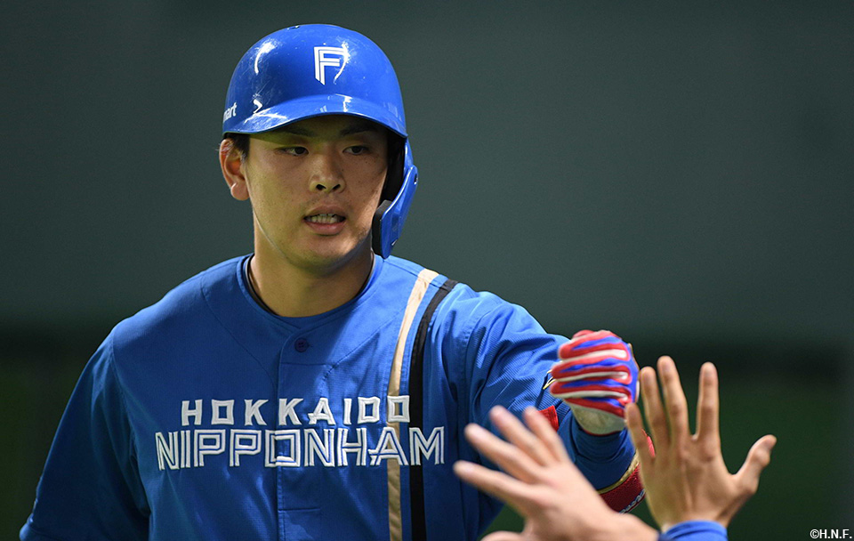 4回表、犠飛を放つ野村選手02