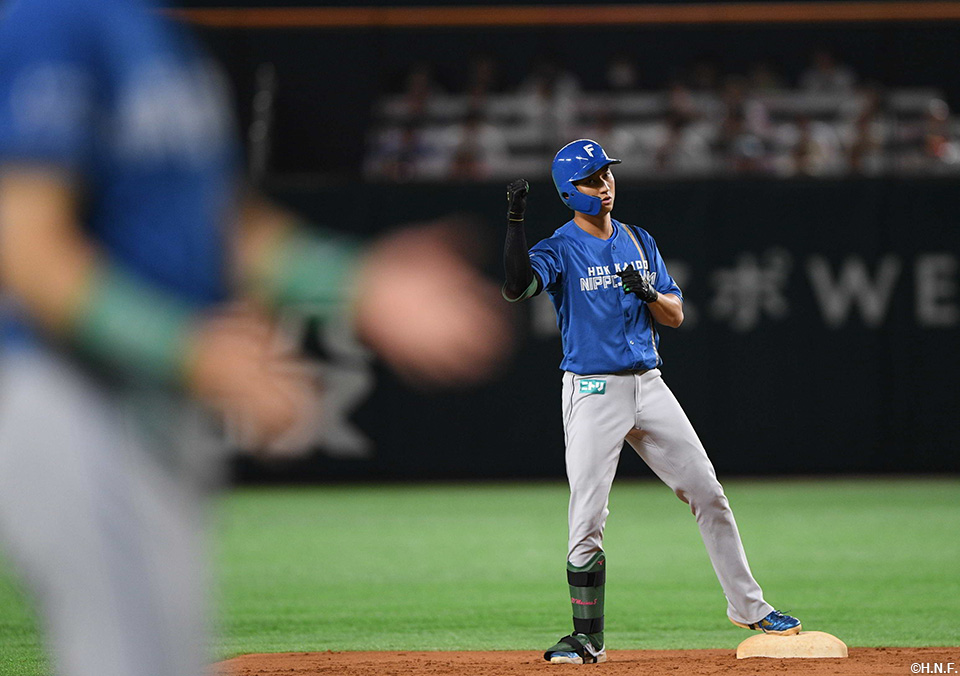 9回表、センターへ二塁打を放った淺間選手