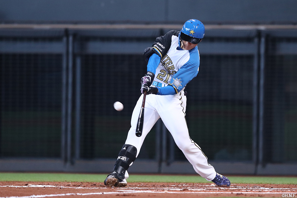 1回裏、センターへ同点の本塁打を放つ清宮選手01
