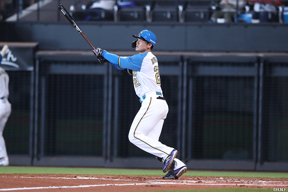 1回裏、センターへ同点の本塁打を放つ清宮選手02
