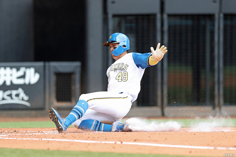 5回裏、生還する山田選手