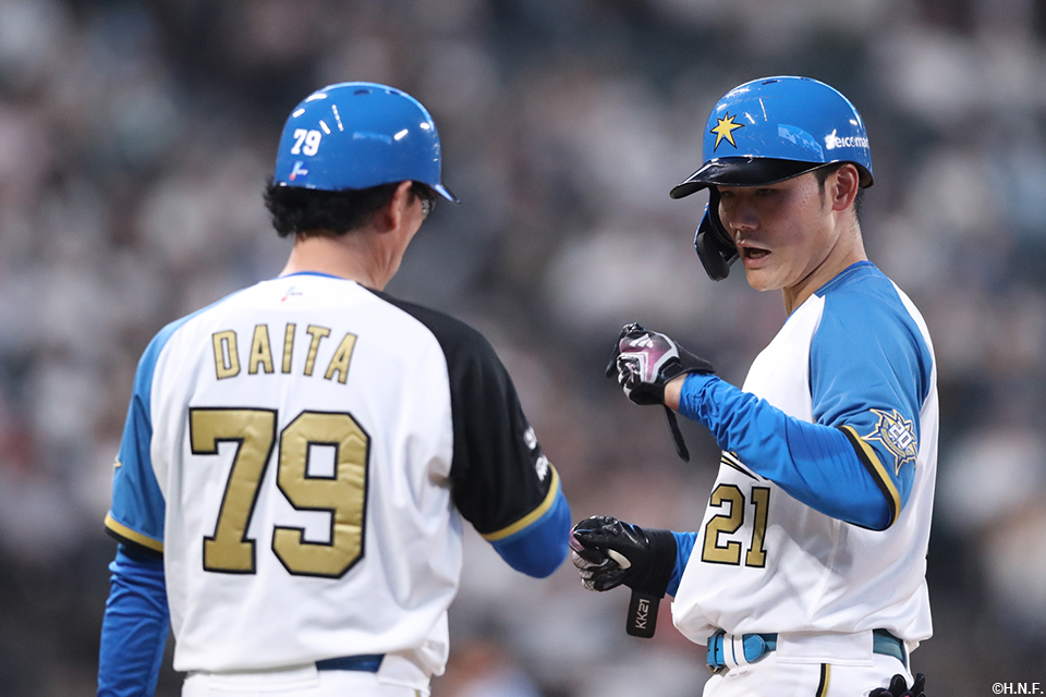 8回裏、センターへヒットを放った清宮選手