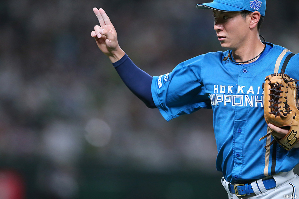 4回裏、好守をみせた松本剛選手