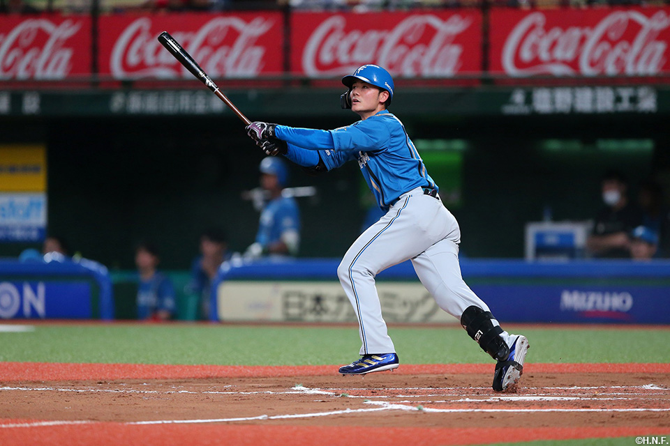 7回表、二塁打を放つ清宮選手01