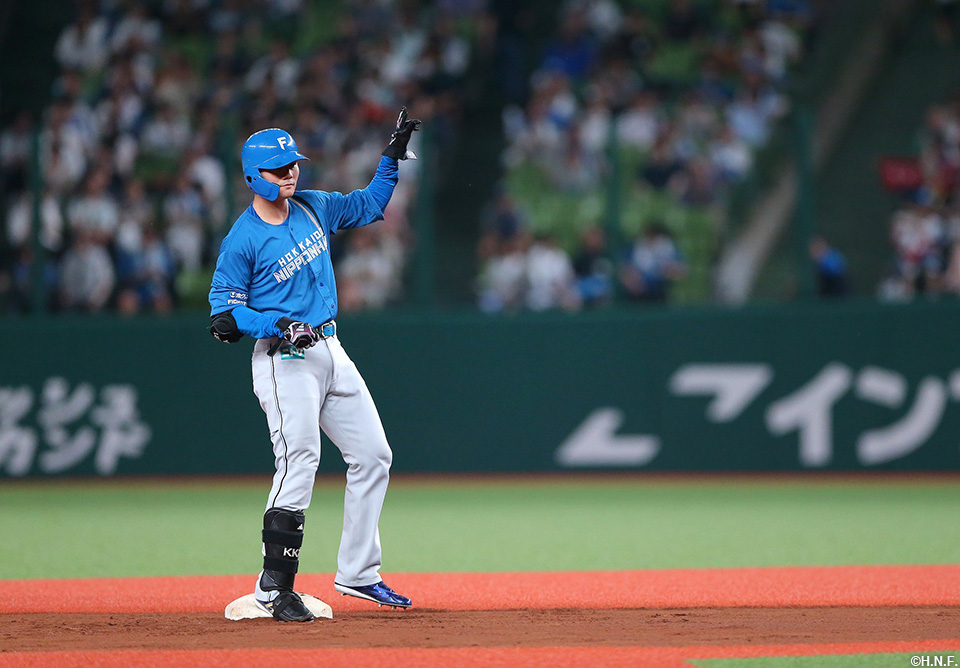 7回表、二塁打を放つ清宮選手02