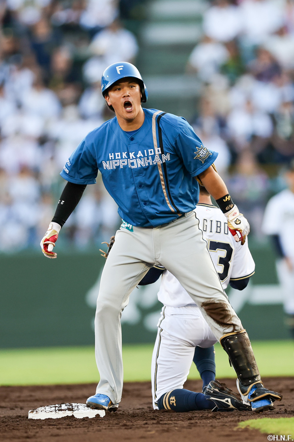 2回表、先制の適時二塁打を放った伏見選手03