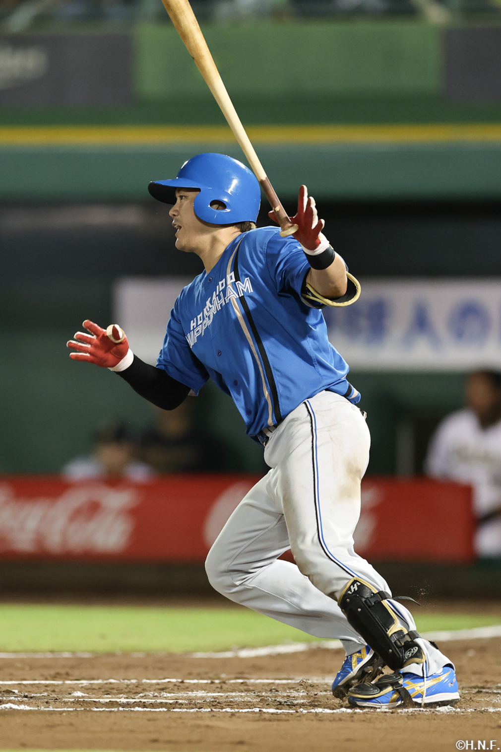 7回表、猛打賞となるヒットを放つ伏見選手