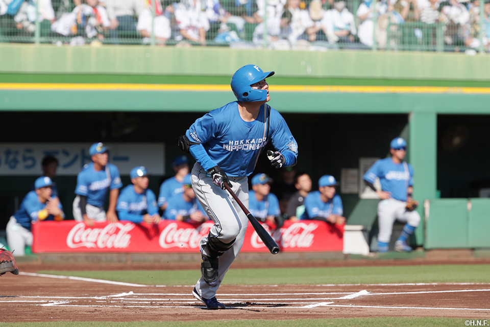 1回表、先制弾を放つ清宮選手01