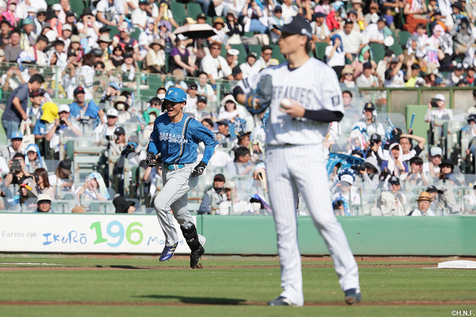 1回表、先制弾を放つ清宮選手02