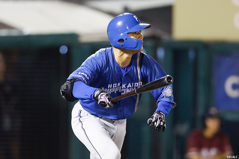 5回表、適時三塁打を放つ清宮選手01