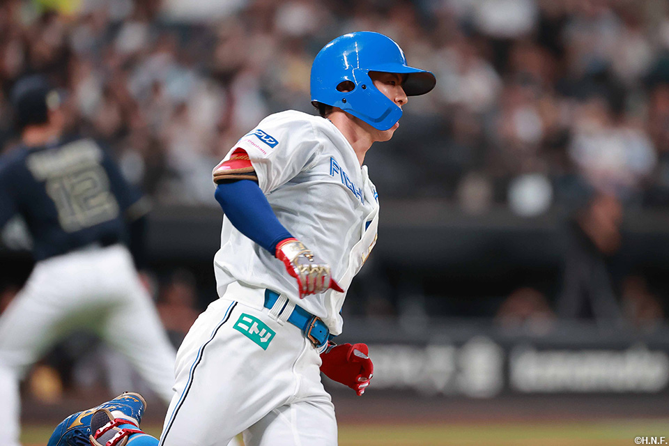 4回裏、2点適時打を放つ五十幡選手02