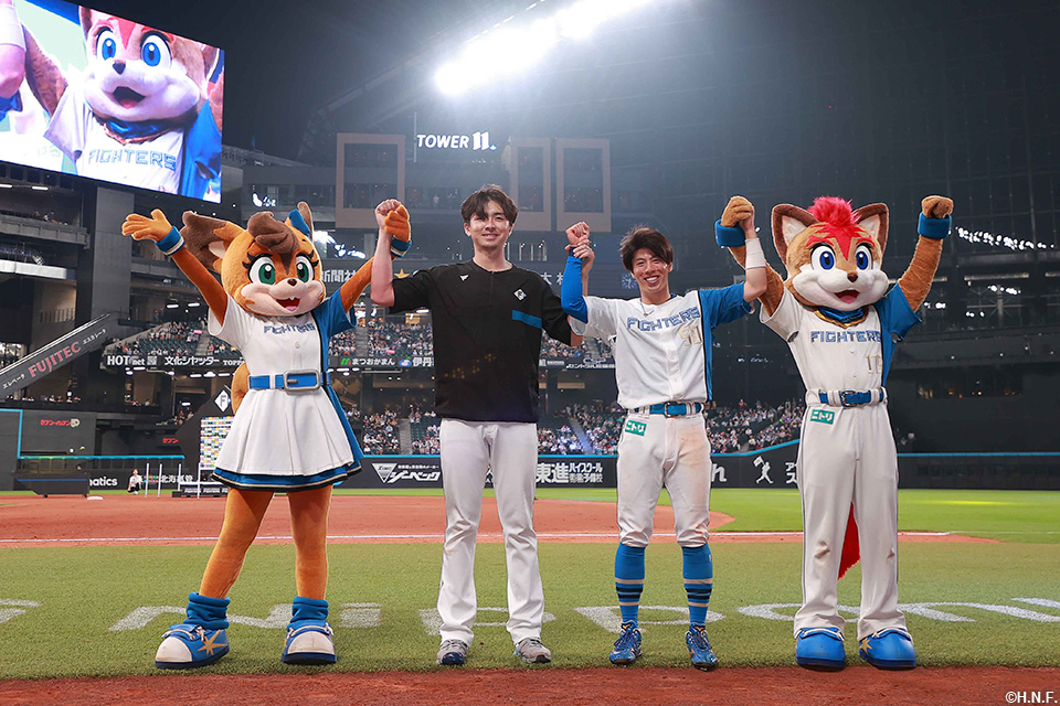 ヒーローの五十幡選手と上沢投手02