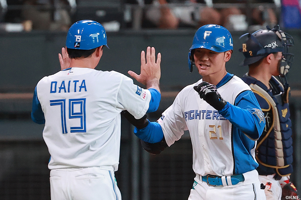 5回裏、本塁打を放つ清宮選手03