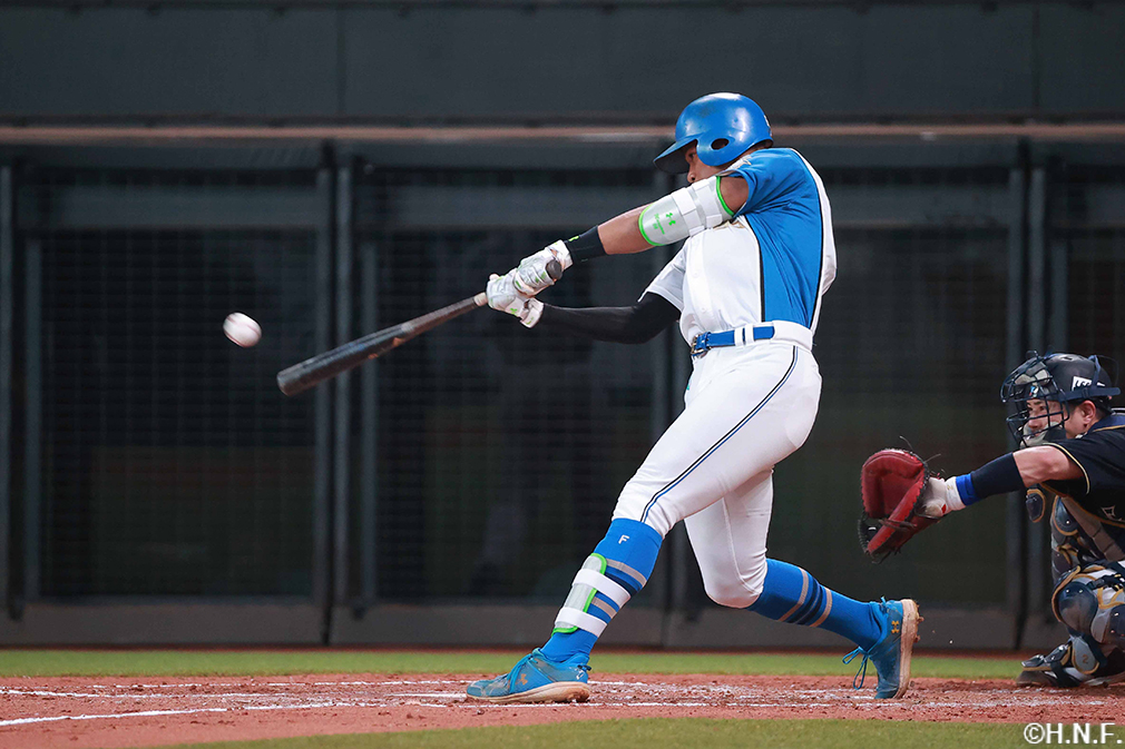 3回裏、レフトへ適時二塁打を放つ万波選手01