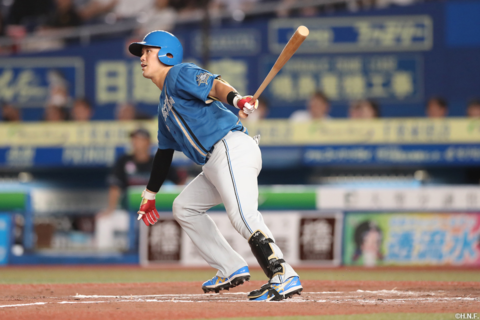 7回表、二塁打を放つ伏見選手